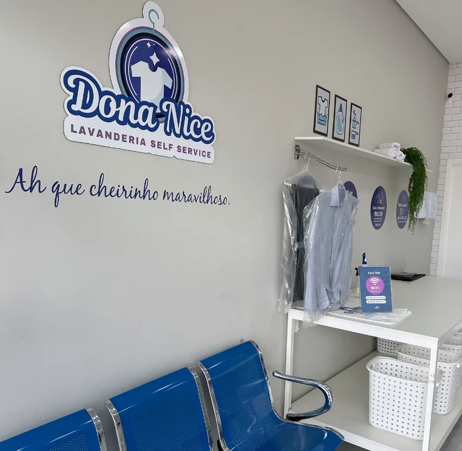 Identidade Dona Nice e área de espera